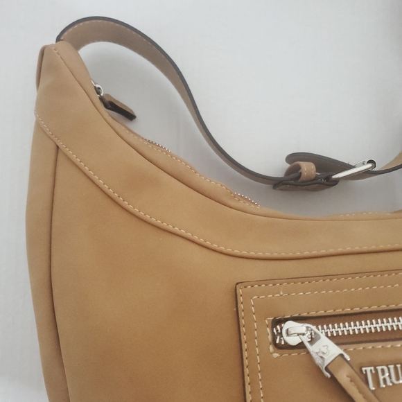 True Religion Suede PU Hobo Crossbody Bag Tan Adjustable Strap Zip Top Y2k Urban - Picture 5 of 15